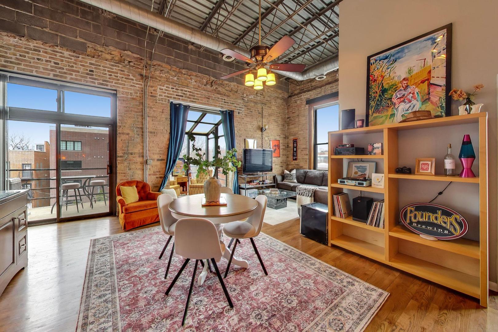 2525 N SHEFFIELD Avenue 3A