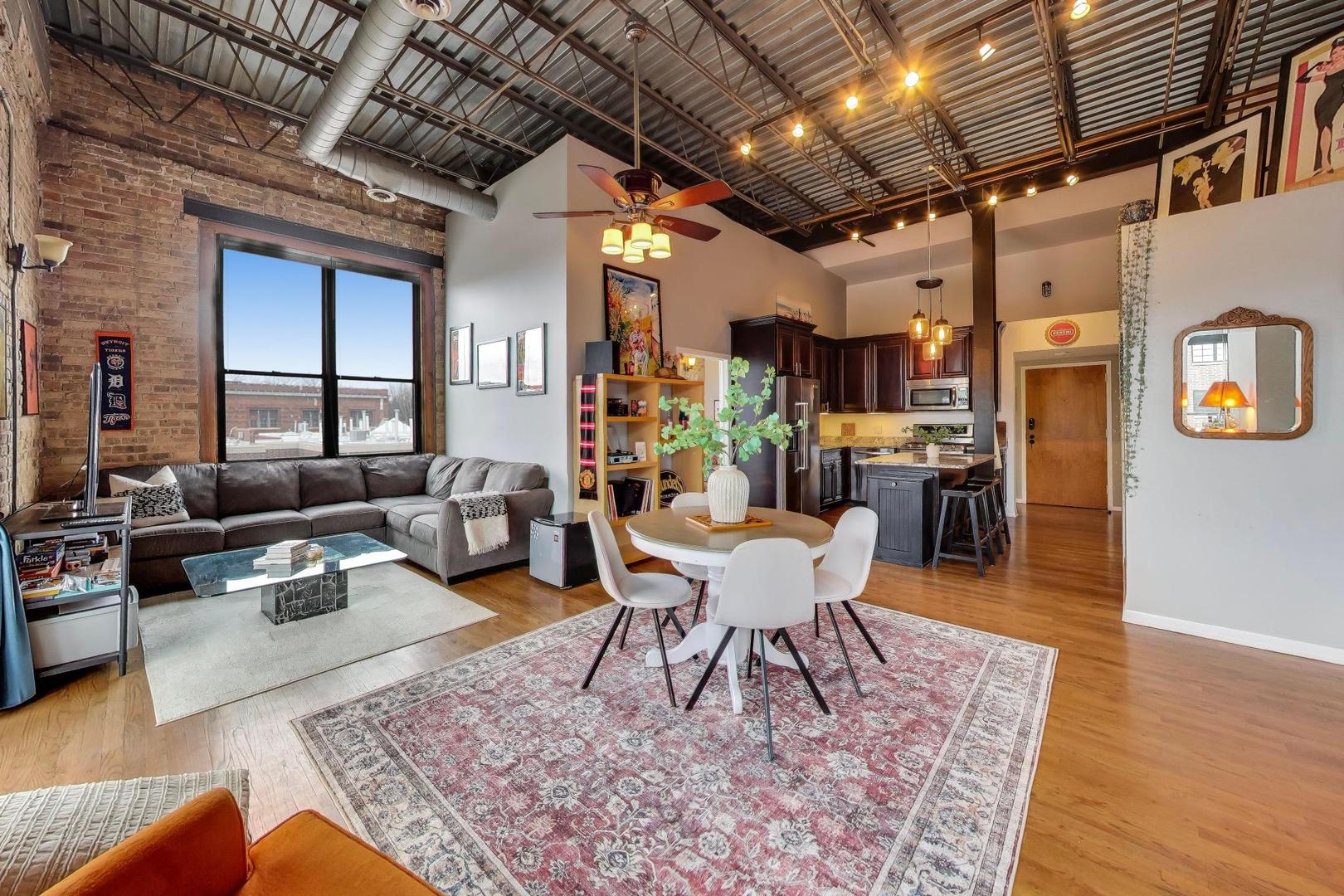 2525 N SHEFFIELD Avenue 3A