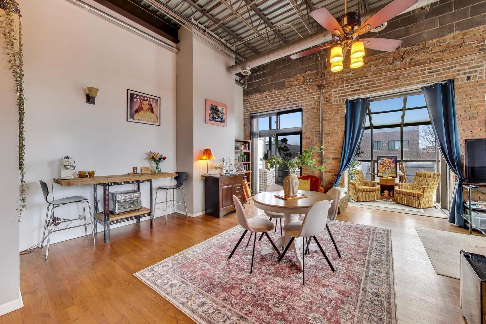 2525 N SHEFFIELD Avenue 3A