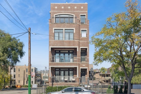 Photo of 744 W Belmont Avenue #1R, Chicago, IL 60657 (MLS # 12790365)