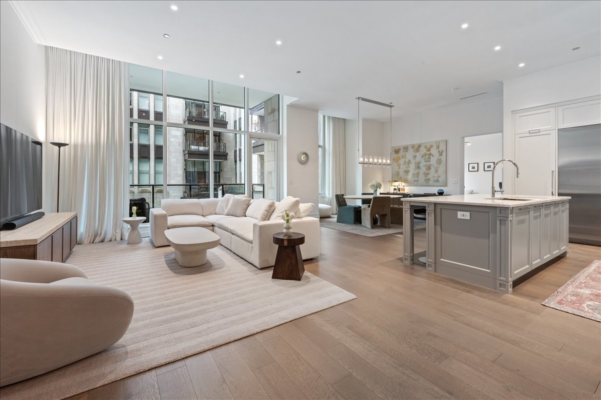 435 N Michigan Avenue 414