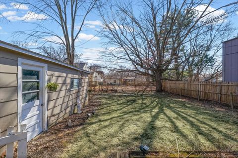 Tiny photo for 909 E WASHINGTON Street, Urbana, IL 61801 (MLS # 12578839)