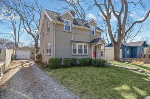 Tiny photo for 909 E WASHINGTON Street, Urbana, IL 61801 (MLS # 12578839)
