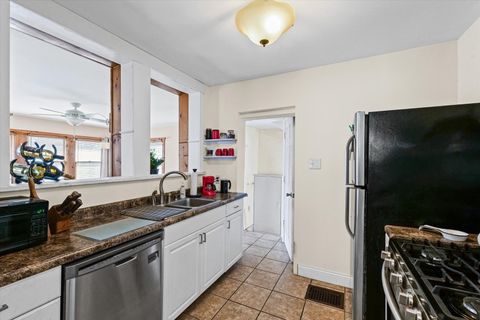 Tiny photo for 909 E WASHINGTON Street, Urbana, IL 61801 (MLS # 12578839)