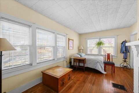 Tiny photo for 909 E WASHINGTON Street, Urbana, IL 61801 (MLS # 12578839)