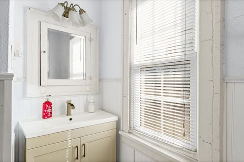 Tiny photo for 909 E WASHINGTON Street, Urbana, IL 61801 (MLS # 12578839)