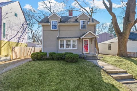 Tiny photo for 909 E WASHINGTON Street, Urbana, IL 61801 (MLS # 12578839)