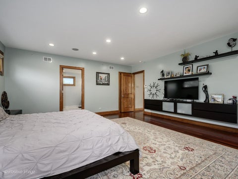 Tiny photo for 5125 Lunt Avenue, Skokie, IL 60077 (MLS # 12659391)