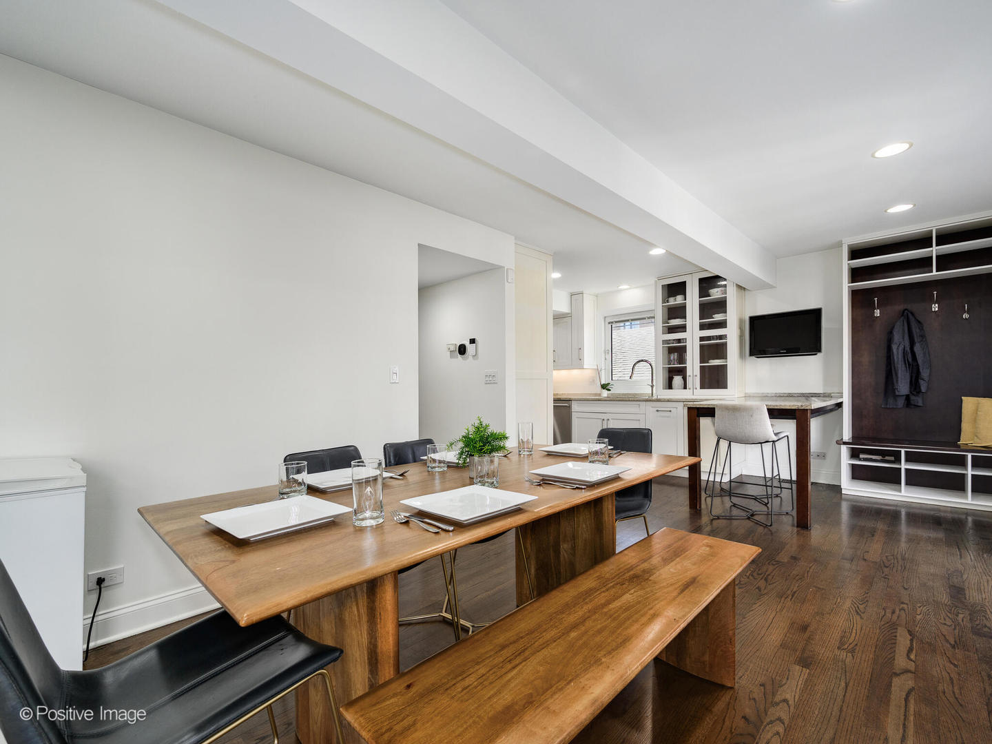 1910 N Larrabee Street