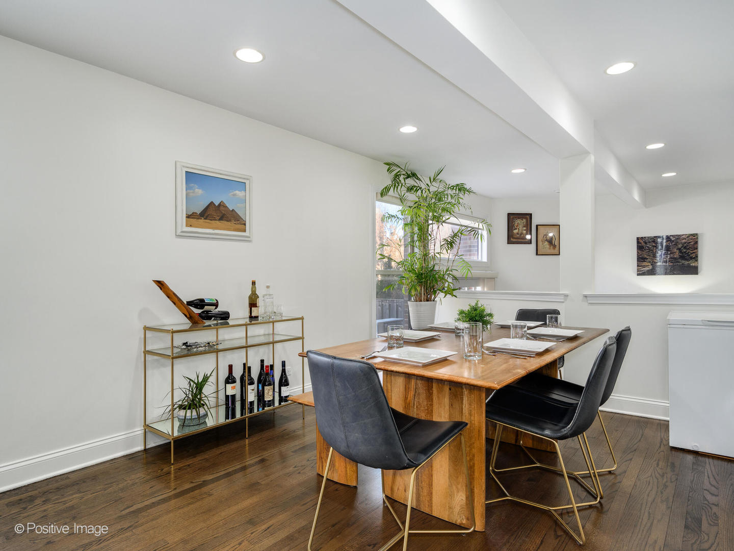 1910 N Larrabee Street