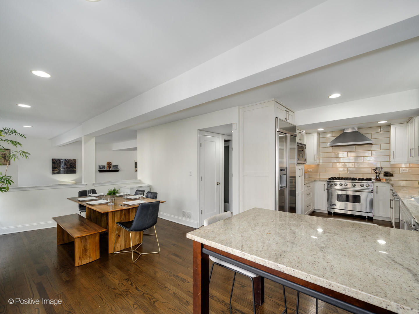 1910 N Larrabee Street