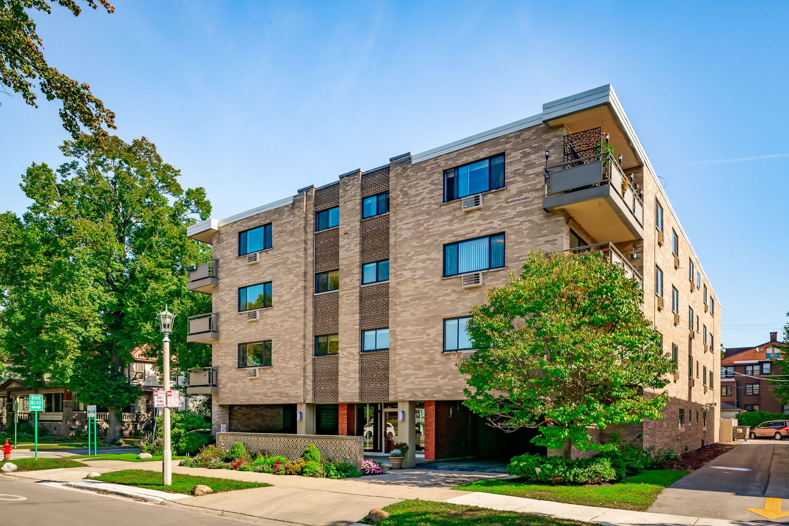 224 N Kenilworth Avenue 2B