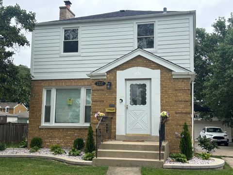 Photo of 2337 Kensington Avenue, Westchester, IL 60154 (MLS # 12464031) Photo of 2337 Kensington Avenue, Westchester, IL 60154 (MLS # 12464031)