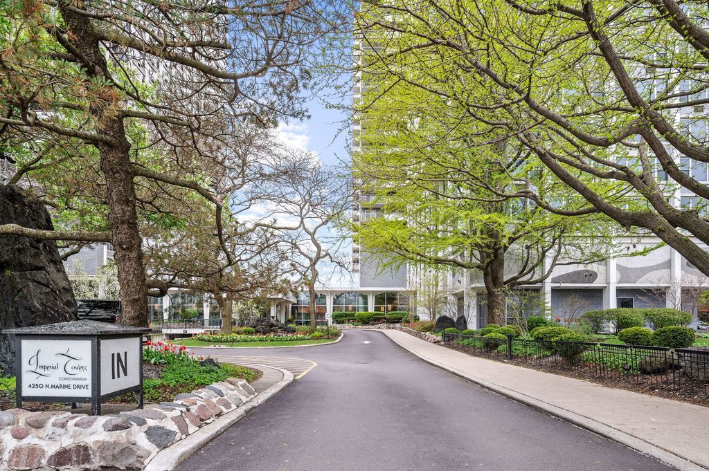 Photo for 4250 N Marine Drive #2606, Chicago, IL 60613 (MLS # 12504468)