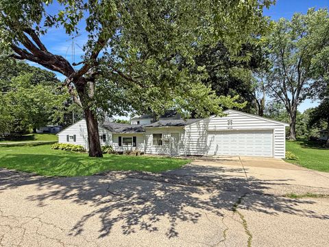 Tiny photo for 1602 E De Leon Street, Freeport, IL 61032 (MLS # 12419963)