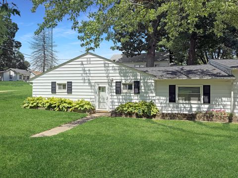 Photo of 1602 E De Leon Street, Freeport, IL 61032 (MLS # 12419963)