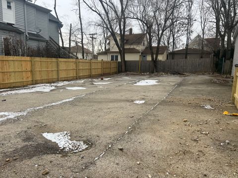 320 N Hickory Street Joliet IL 60435
