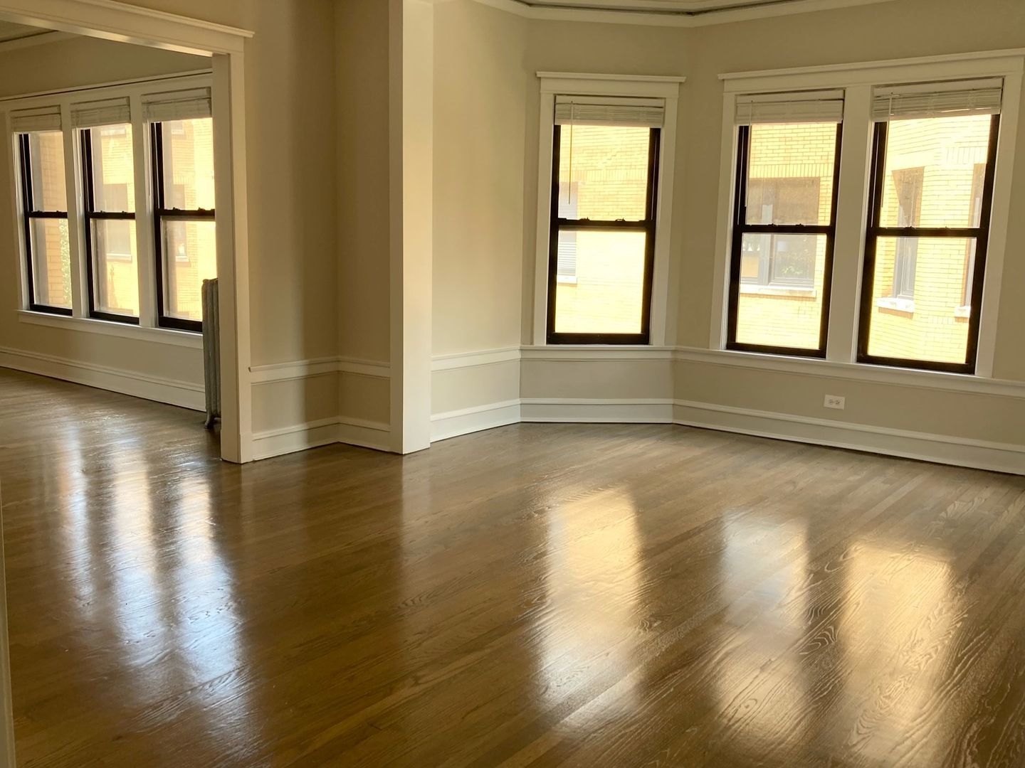 2418 N Sawyer Avenue 2W