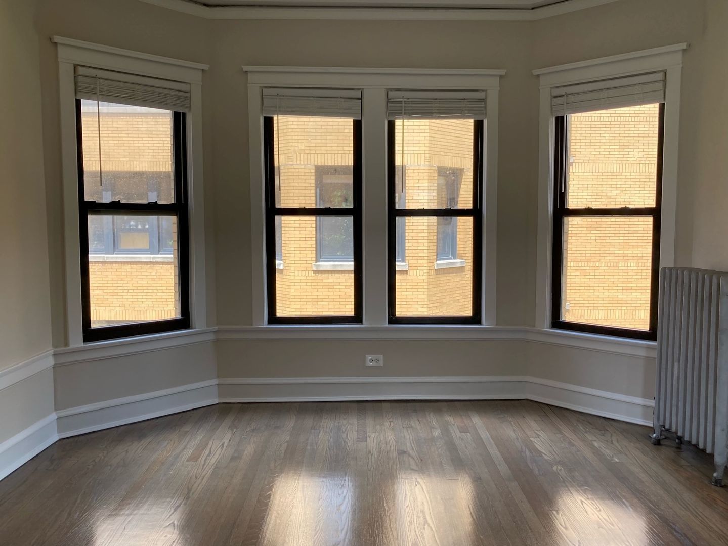 2418 N Sawyer Avenue 2W