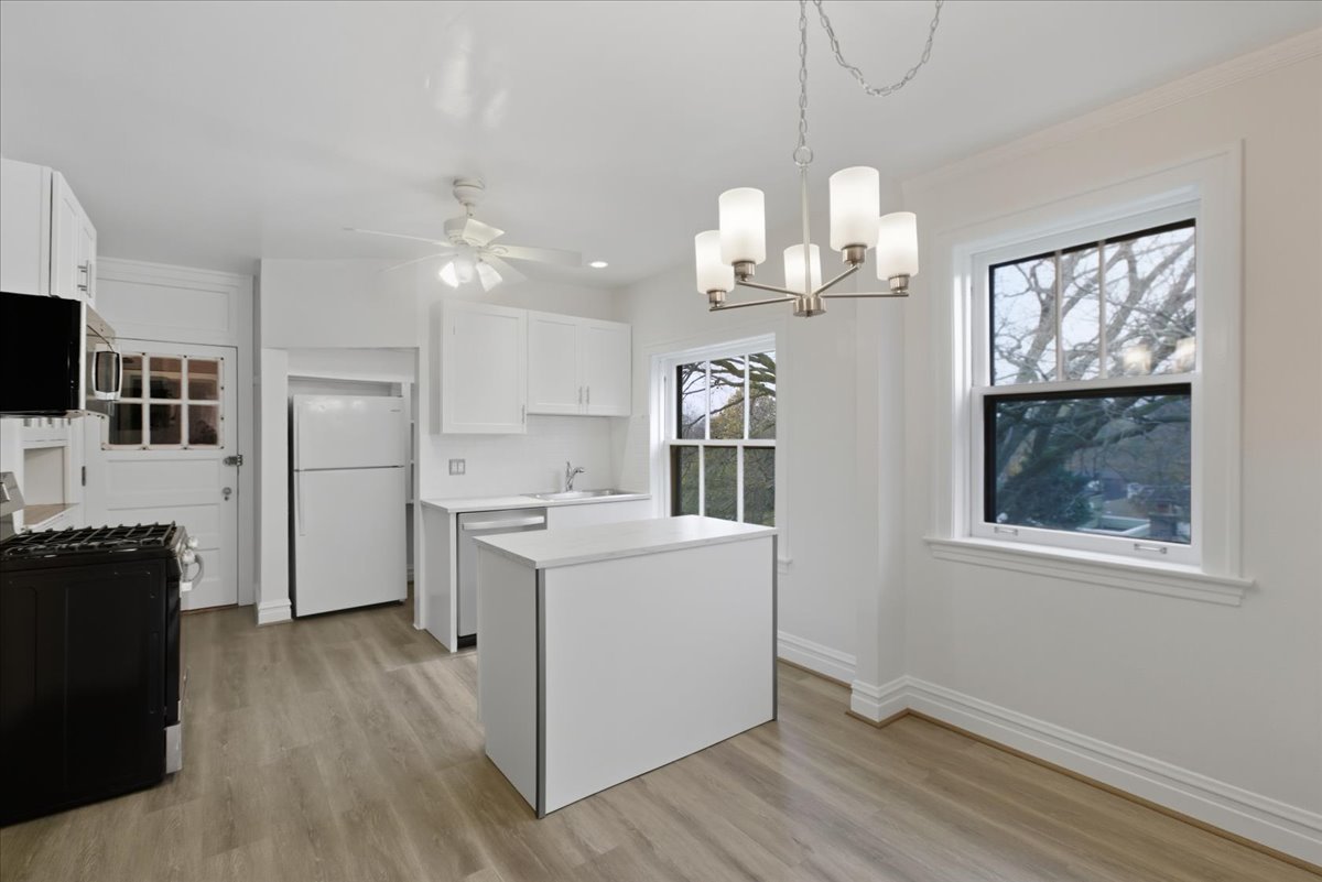 1507 Dobson Street 3