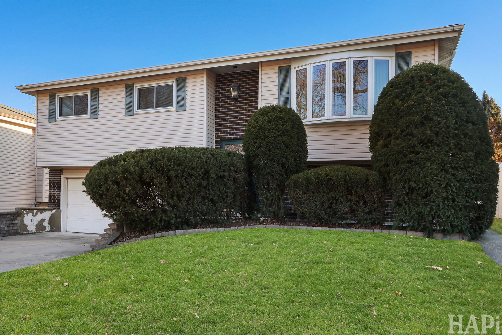 411 W Diversey Avenue