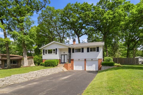 Photo of 254 Dunbar Road, Mundelein, IL 60060 (MLS # 12663431)