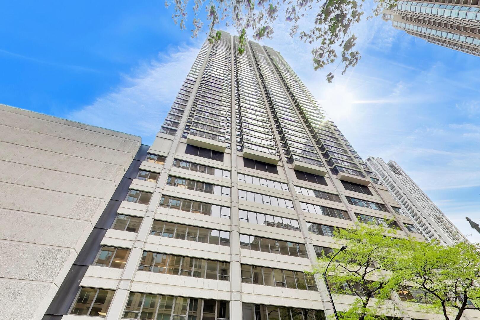 30 E Huron Street 4007