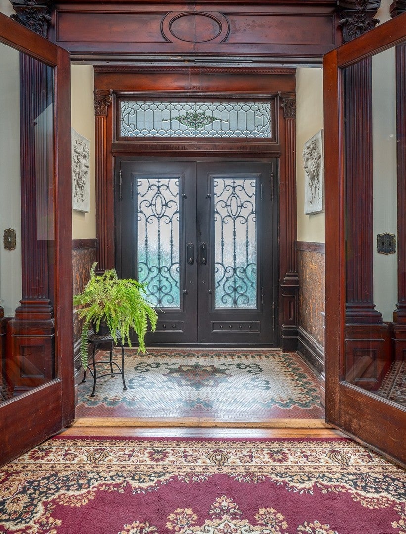 412 W 6th Street