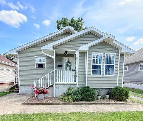 Photo of 109 W College Street, Harrisburg, IL 62946 (MLS # 12714813)