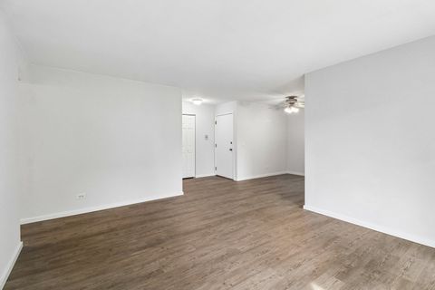 Tiny photo for 1102 Woodbury Lane #D1, Wheeling, IL 60090 (MLS # 12651703)