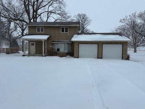 Photo of 442 W Koplin Avenue, Cissna Park, IL 60924 (MLS # 12533031)