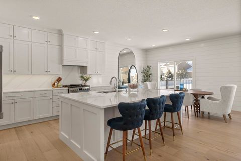 Tiny photo for 6542 Pelican Street, Bettendorf, IA 52722 (MLS # 12572619)