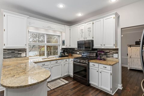 Tiny photo for 943 Chesapeake Boulevard, Grayslake, IL 60030 (MLS # 12516163)