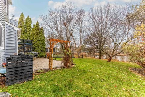 Tiny photo for 943 Chesapeake Boulevard, Grayslake, IL 60030 (MLS # 12516163)