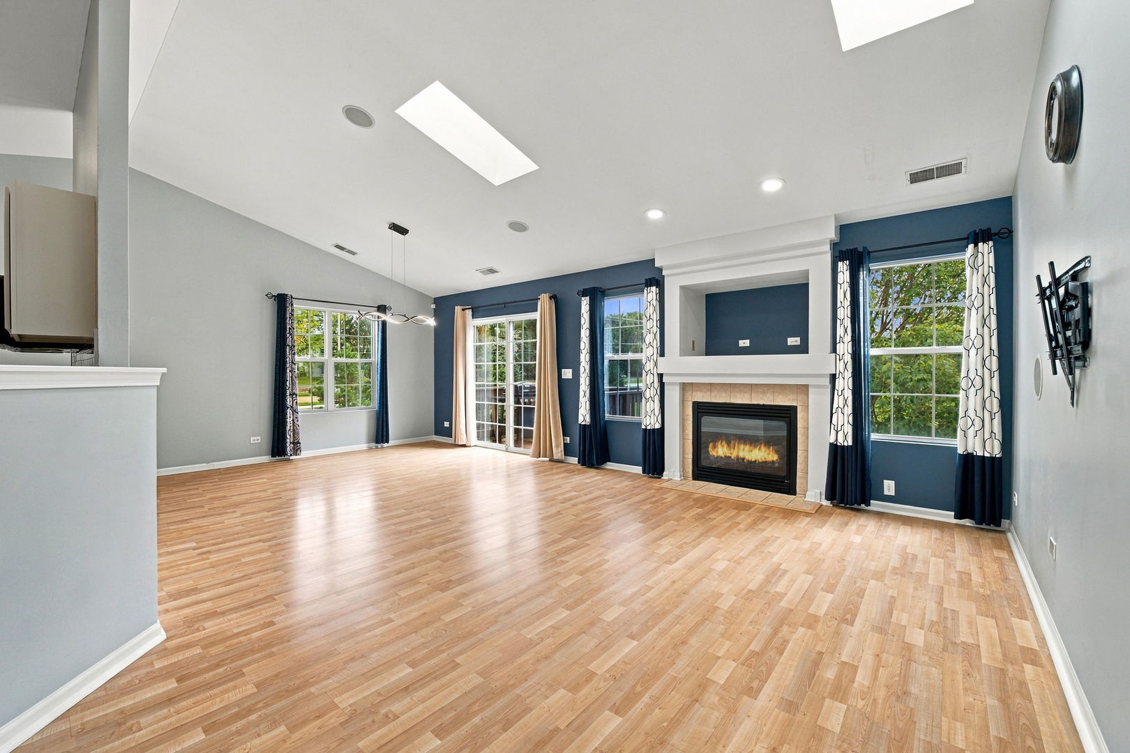 2469 Stoughton Circle 2469