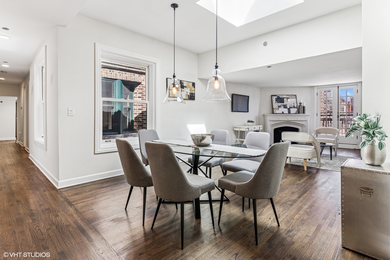 550 W SURF Street 524