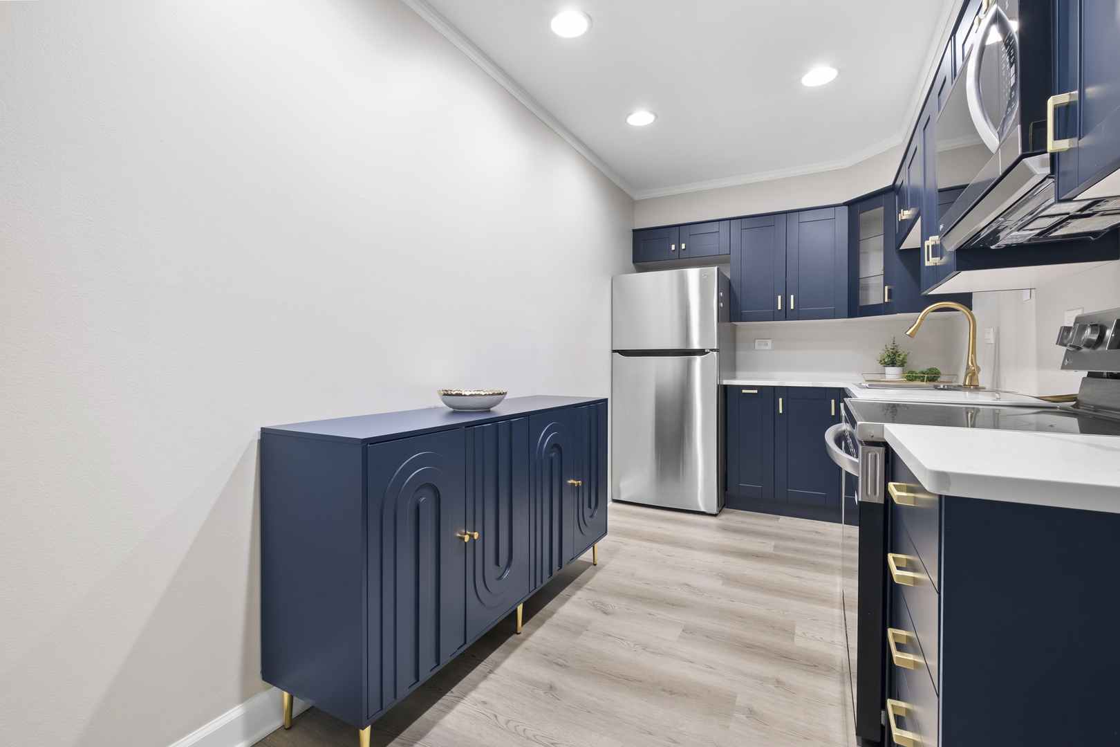 4043 Saratoga Avenue D221