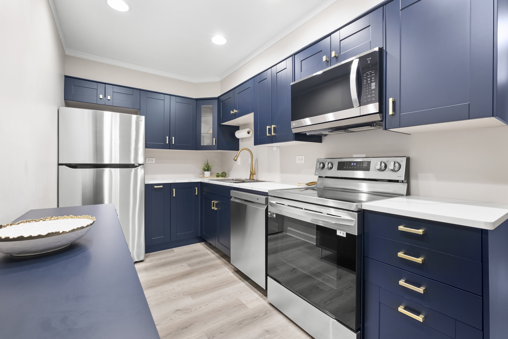 4043 Saratoga Avenue D221