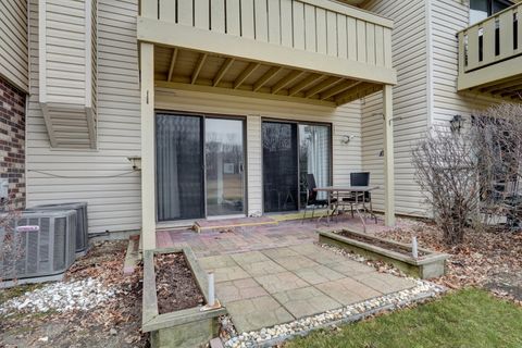 Tiny photo for 5231 Rockpointe Court #5231, Gurnee, IL 60031 (MLS # 12569924)