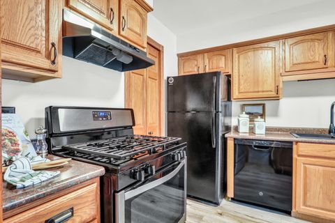 Tiny photo for 5231 Rockpointe Court #5231, Gurnee, IL 60031 (MLS # 12569924)