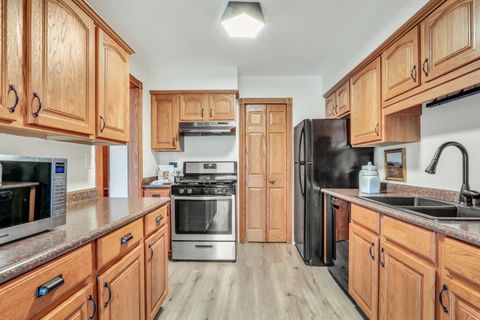 Tiny photo for 5231 Rockpointe Court #5231, Gurnee, IL 60031 (MLS # 12569924)