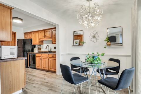 Tiny photo for 5231 Rockpointe Court #5231, Gurnee, IL 60031 (MLS # 12569924)