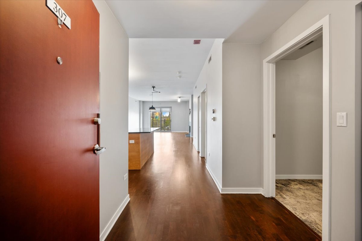 4350 N Broadway Street 307