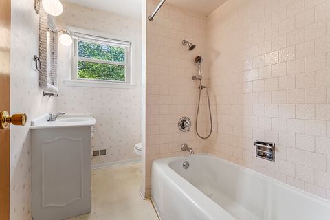 Tiny photo for 17223 69th Avenue, Tinley Park, IL 60477 (MLS # 12431537)