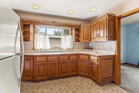 Tiny photo for 17223 69th Avenue, Tinley Park, IL 60477 (MLS # 12431537)