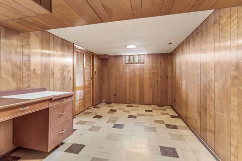 Tiny photo for 17223 69th Avenue, Tinley Park, IL 60477 (MLS # 12431537)