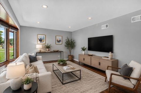 Tiny photo for 511 Wingate Drive, Schaumburg, IL 60193 (MLS # 12689185)