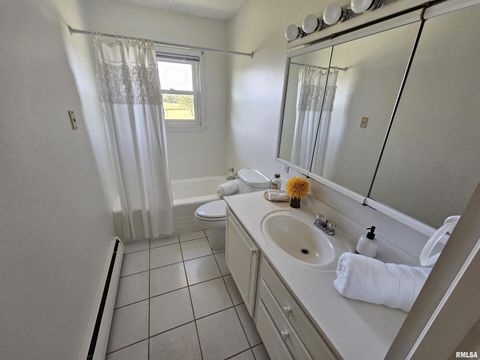 Tiny photo for 16485 E ROBIN Road, Mt Vernon, IL 62864 (MLS # EB458279)