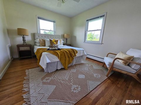 Tiny photo for 16485 E ROBIN Road, Mt Vernon, IL 62864 (MLS # EB458279)