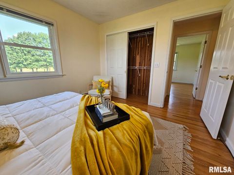 Tiny photo for 16485 E ROBIN Road, Mt Vernon, IL 62864 (MLS # EB458279)